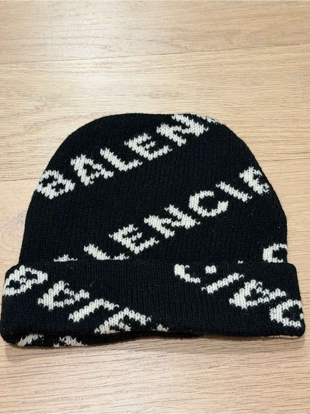 Balenciaga Black & White Jacquard Wool Blend
Logo Beanie